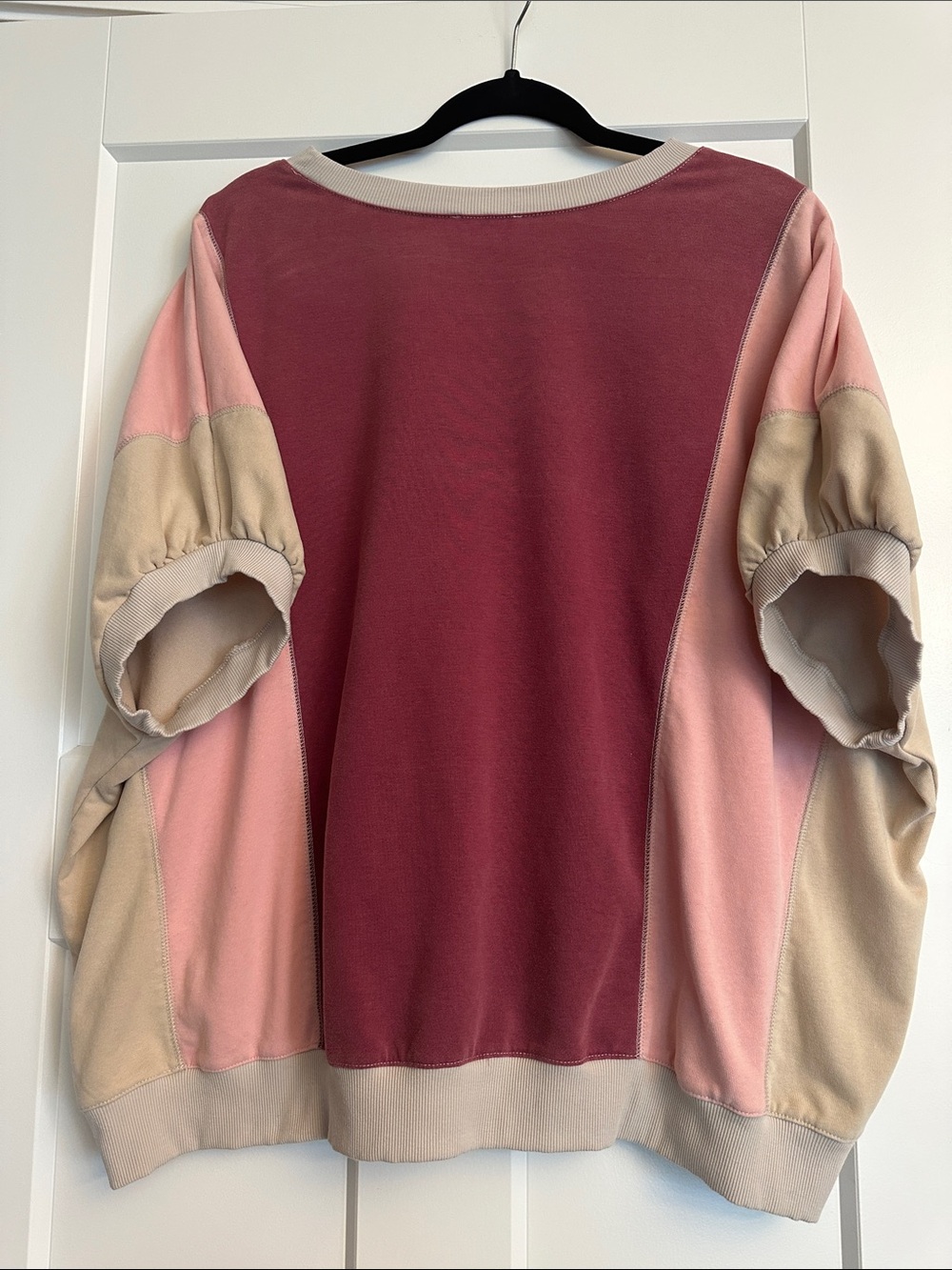 Easel Oversized Color-Block Top, Size S - Picture 3 of 4